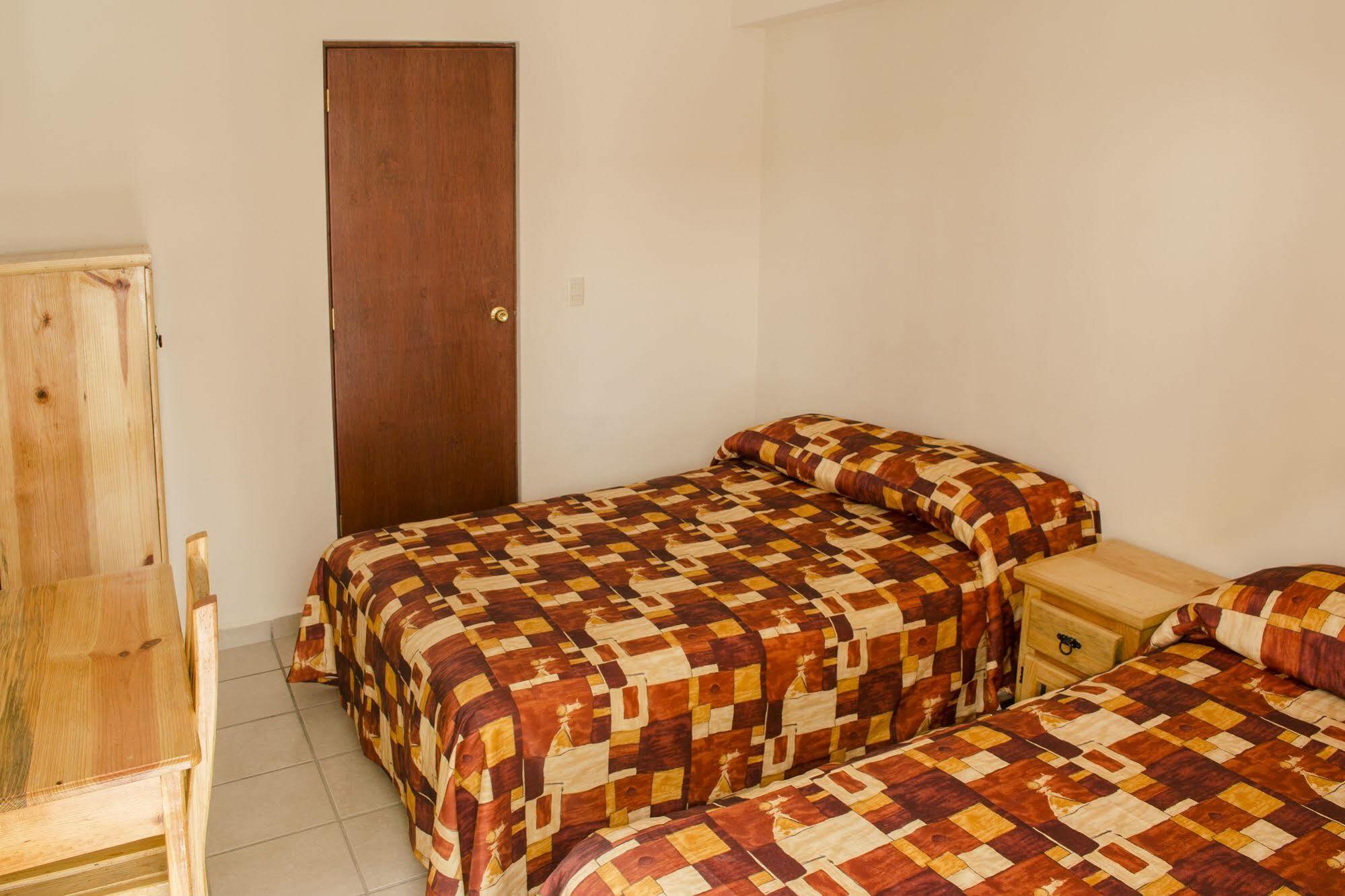 Cinco De Mayo Hotel 克雷塔罗 外观 照片